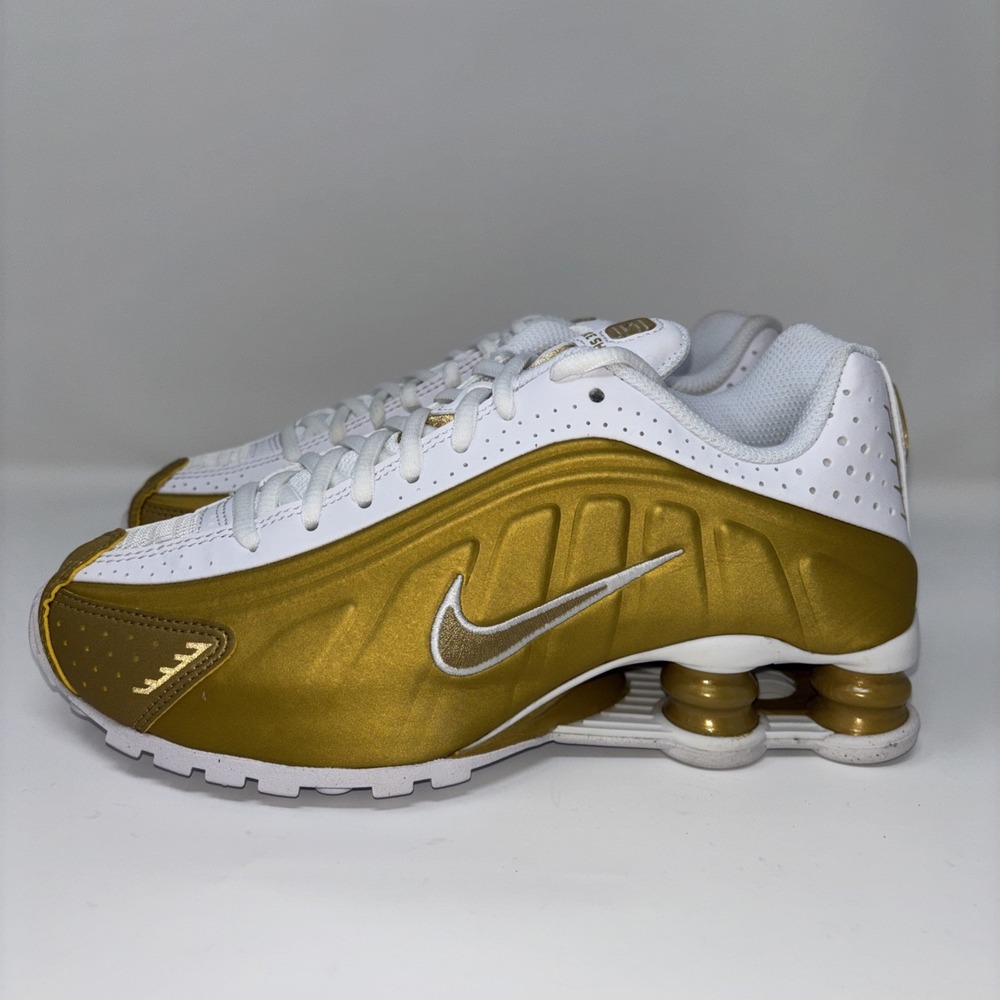 Sz 4Y Nike Shox R4 (GS) Leather Low Top Sneakers White/Gold CW2626-700